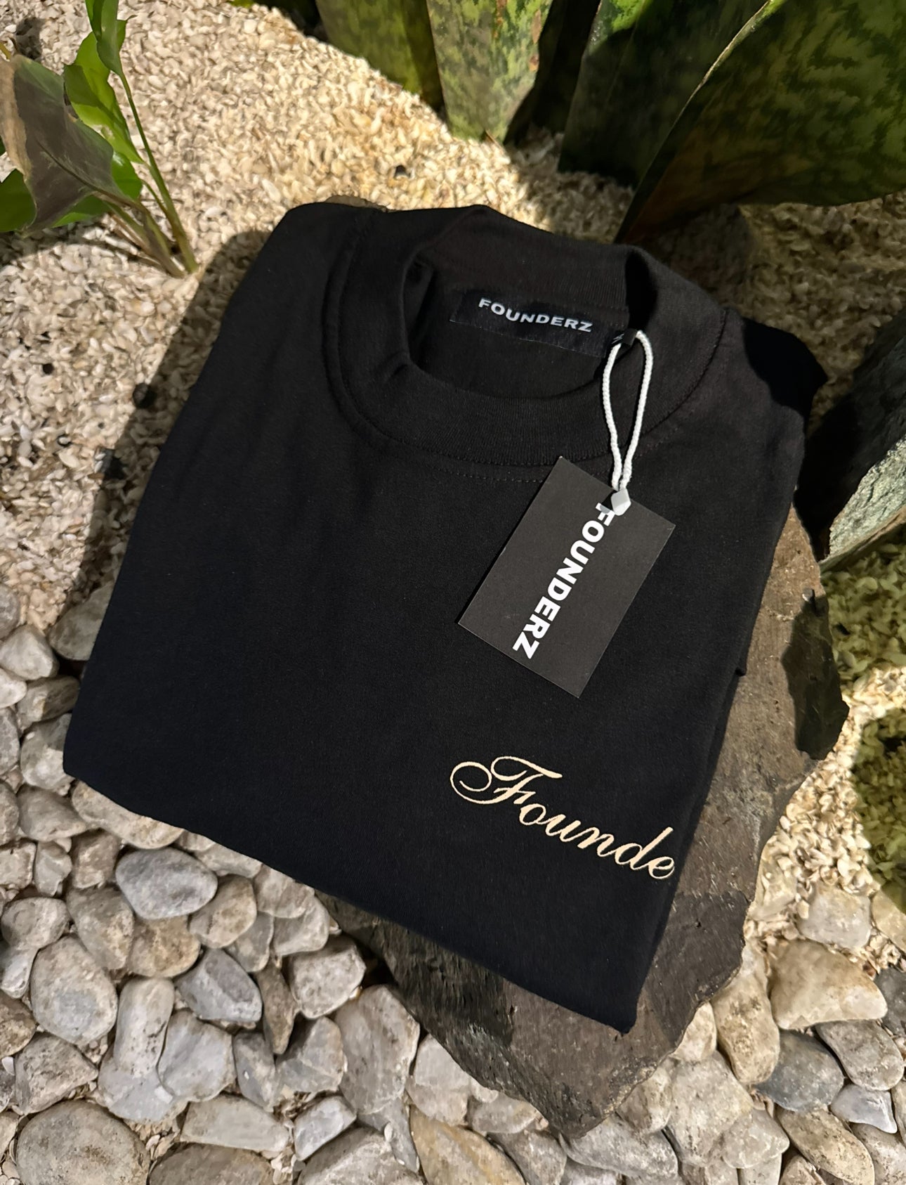 ideal black tee
